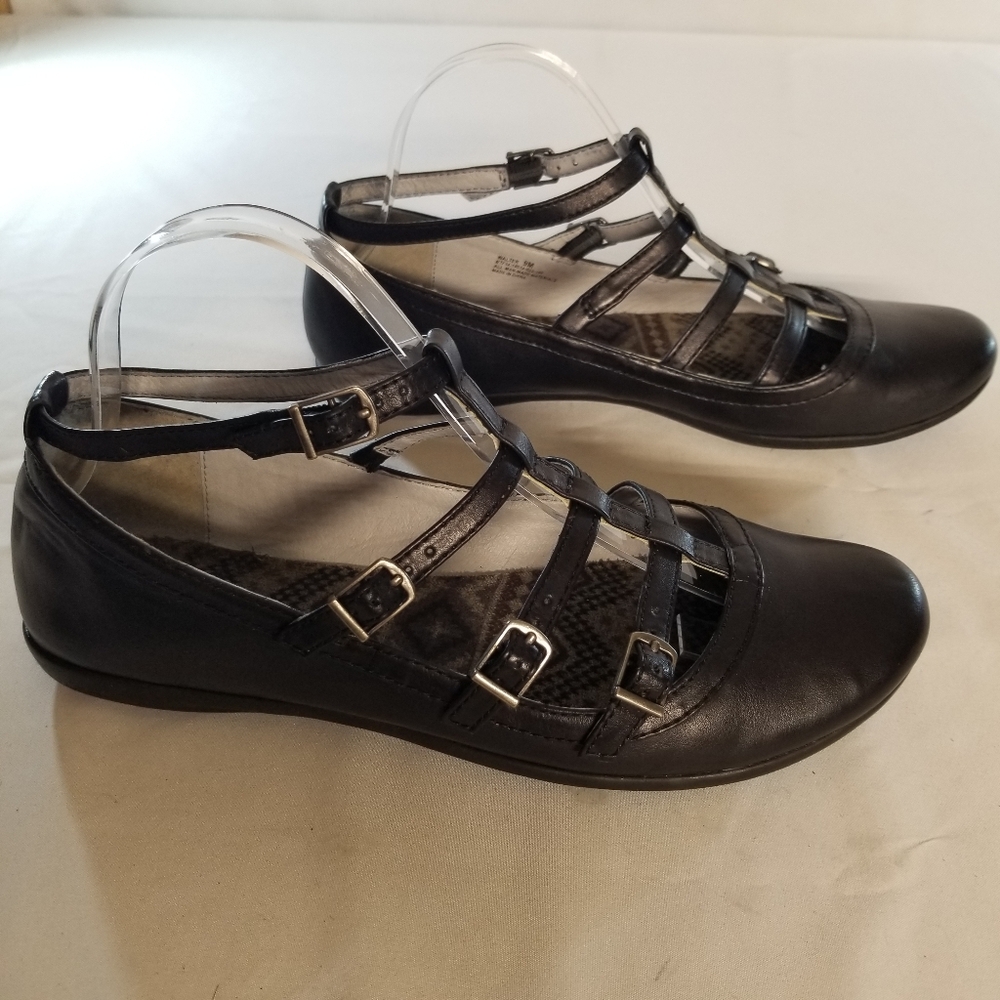 Bare Traps Walter Woman Shoe Sz 9M Black Strappy Buckles Mary Jane Flats Sandal - Picture 2 of 8